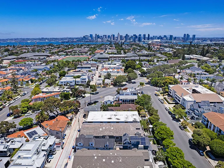 E Avenue - Coronado — Photo 67