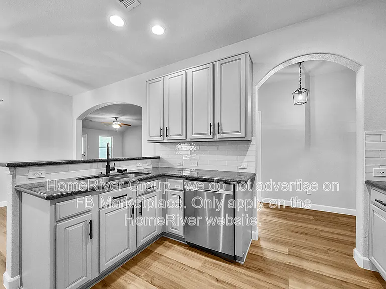 922 Fife Dr — Photo 2