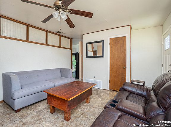 4th image of 813 Aero Ave