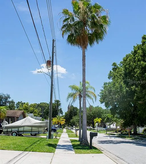 1851 Oak St — Photo 33