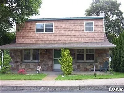 824 W State St photo 1