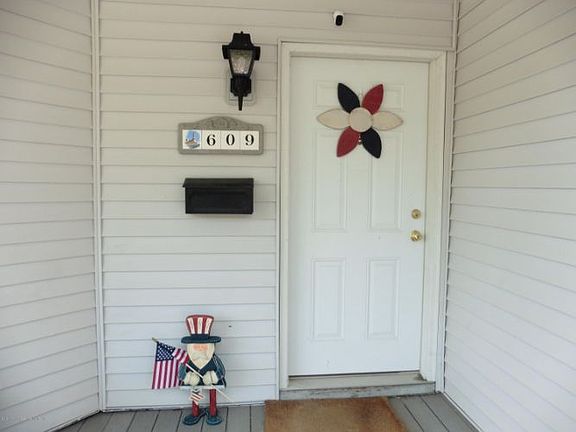 4th image of 609 McLean Ave