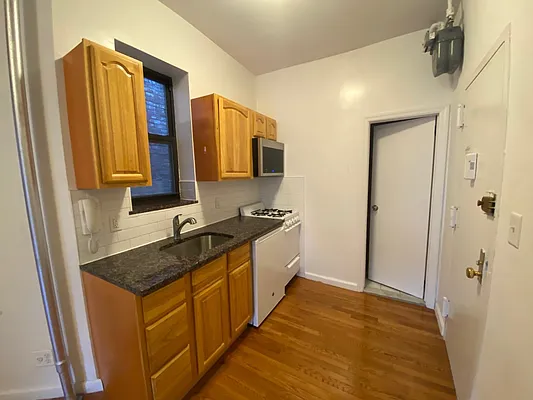 Rented by GreenVill Real Estate LLC | media 7