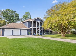 2106 Whitney Oaks Dr, Ocean Springs, MS 39564