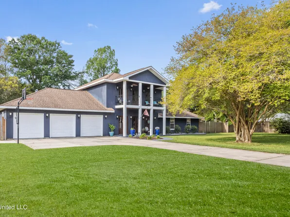 2106 Whitney Oaks Dr, Ocean Springs, MS 39564