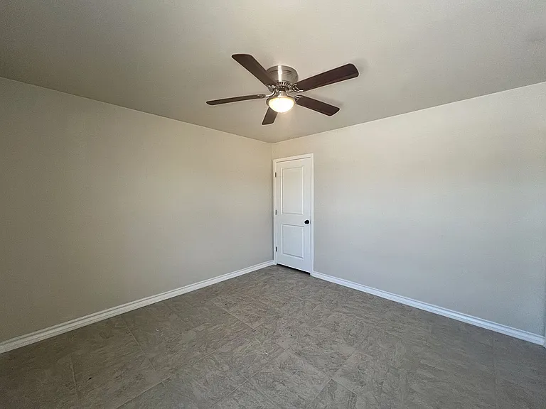 2904 E Lyon St — Photo 26