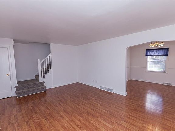 3rd image of 1673 Oakwood Ave