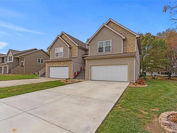 7518 Anderson St, Shawnee, KS 66227