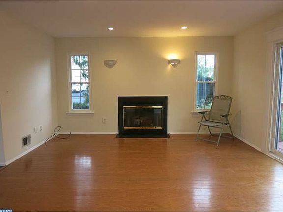 3rd image of 168 Scobee Ln