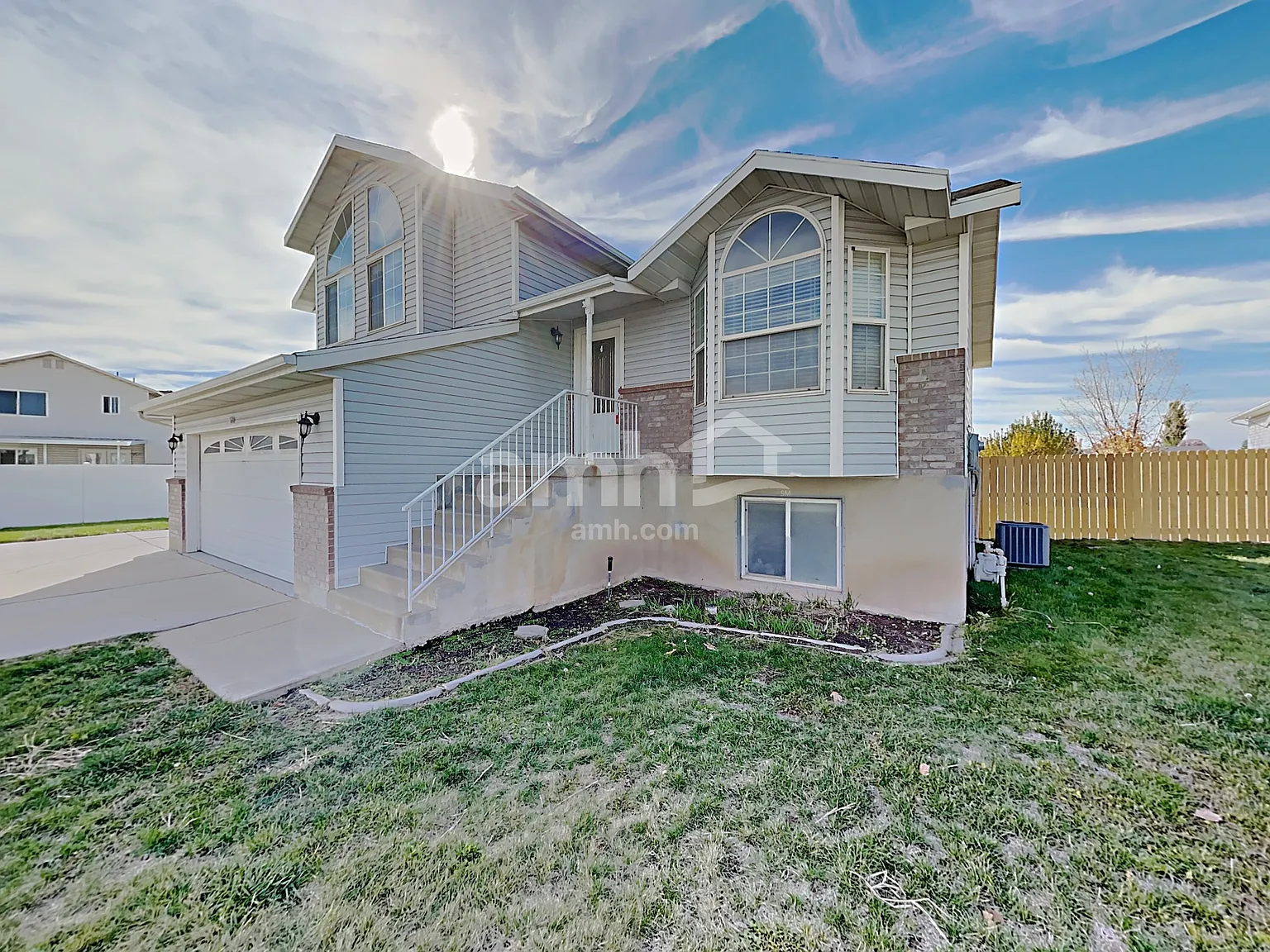 4 bed, 3.0 bath, 1947 sqft, $2,530 — Photo 2