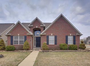 1910 Quail Run Dr, Mahomet, IL 61853
