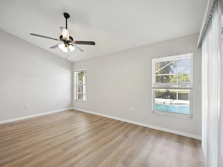 4107 11th Ave E — Photo 20