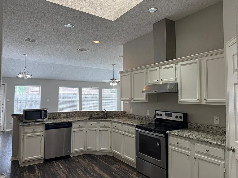 10801 Copperwood Dr — Photo 6