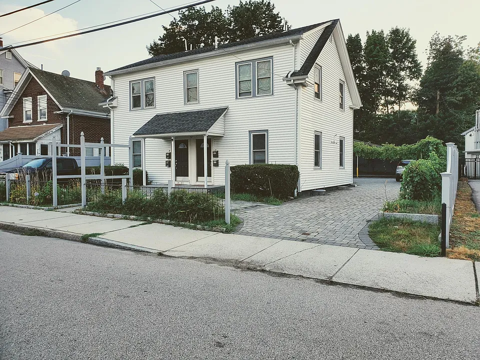 27 Bridges St #1
