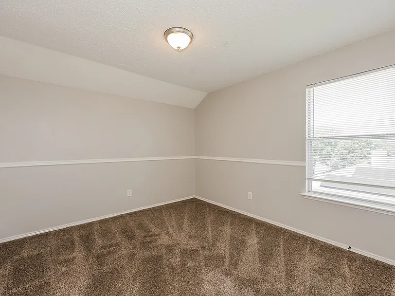 2400 Stagecoach St — Photo 14
