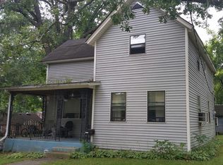 1002 Cedar St, Carthage, MO 64836