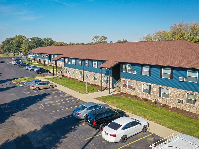 Kemper Manor Apartments — Photo 21