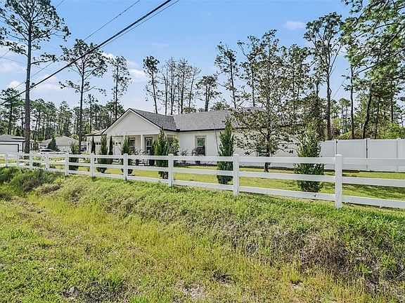 3rd image of 2740 Iris Rd