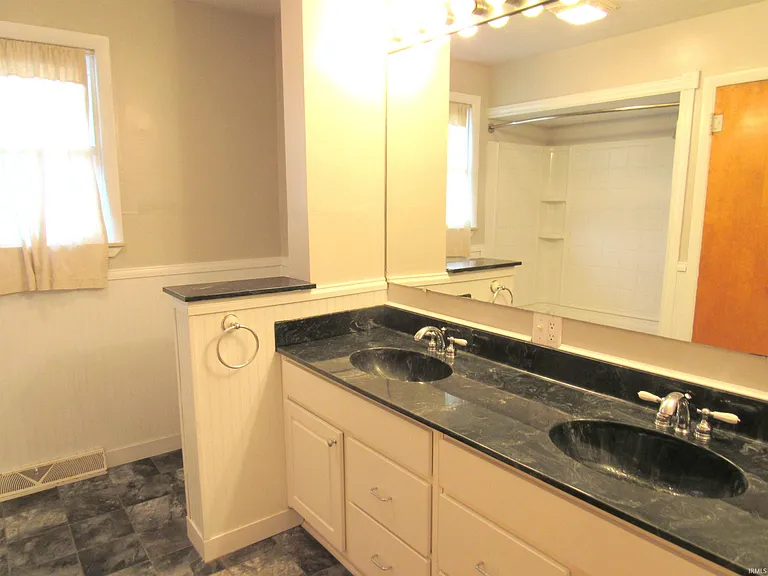 3645 S Rogers St — Photo 11