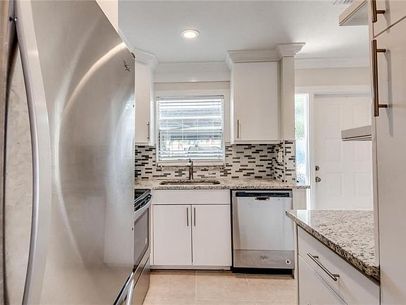 4th image of 1123 SW 48th Ter APT 101