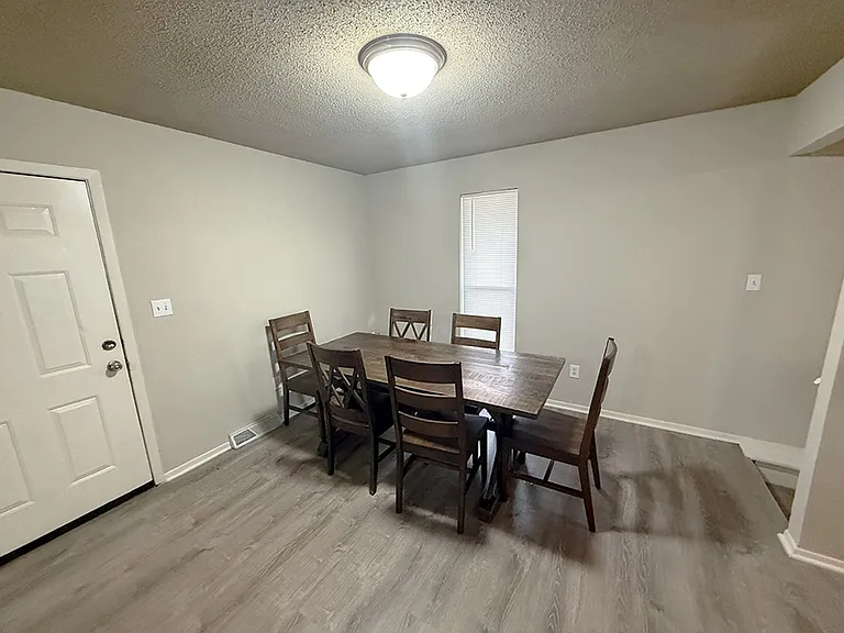 212 Wheaton Ct — Photo 10