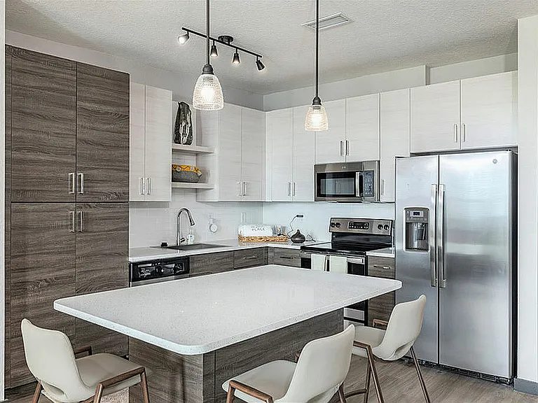 Experience the elegance of this contemporary kitchen, perfect for culinary creativity and entertaining.