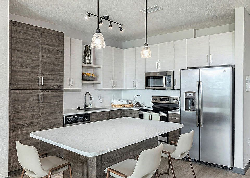 Experience the elegance of this contemporary kitchen, perfect for culinary creativity and entertaining.