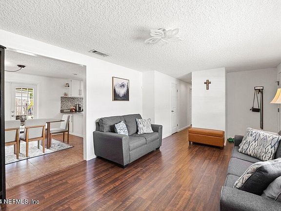 4th image of 2563 SEYMOUR Street
