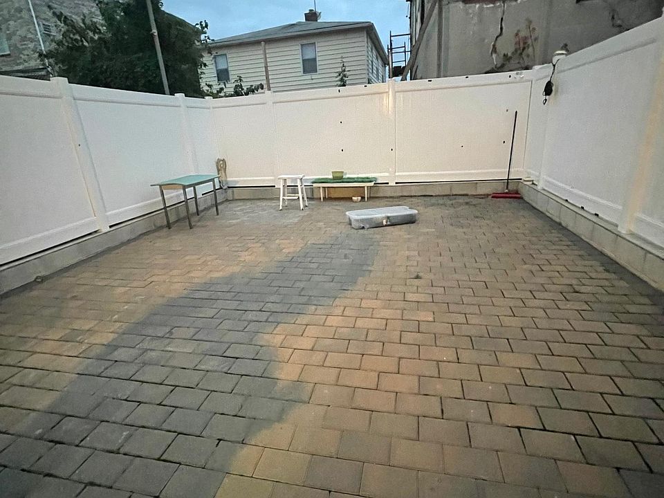 1st image of 254 Robinson Ave #1