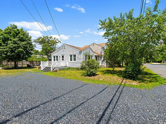 5th image of 418 Greenwood Lane