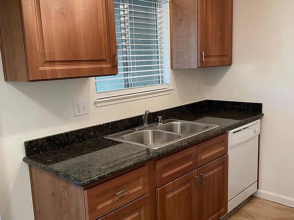 3rd image of 380 Richfield Dr #2