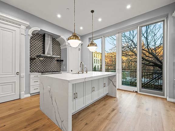 3rd image of 11A Arlington Pl #1