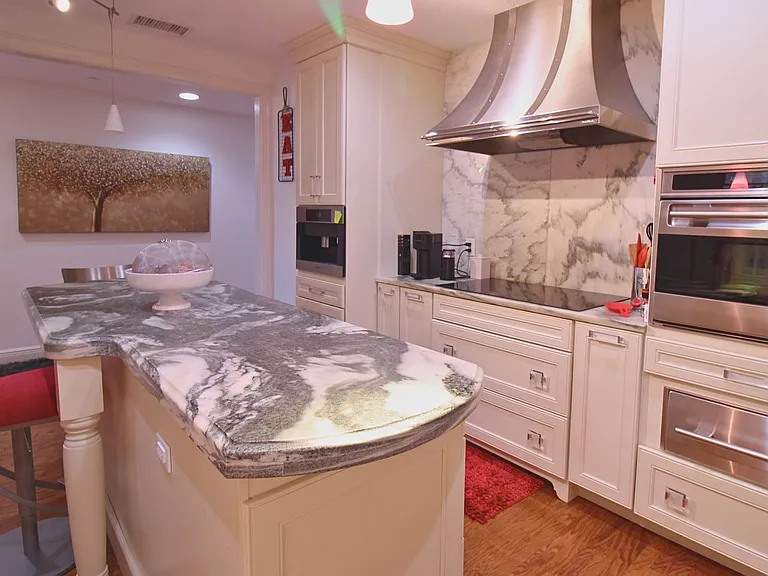 1 Beach Dr SE #1014 — Photo 6