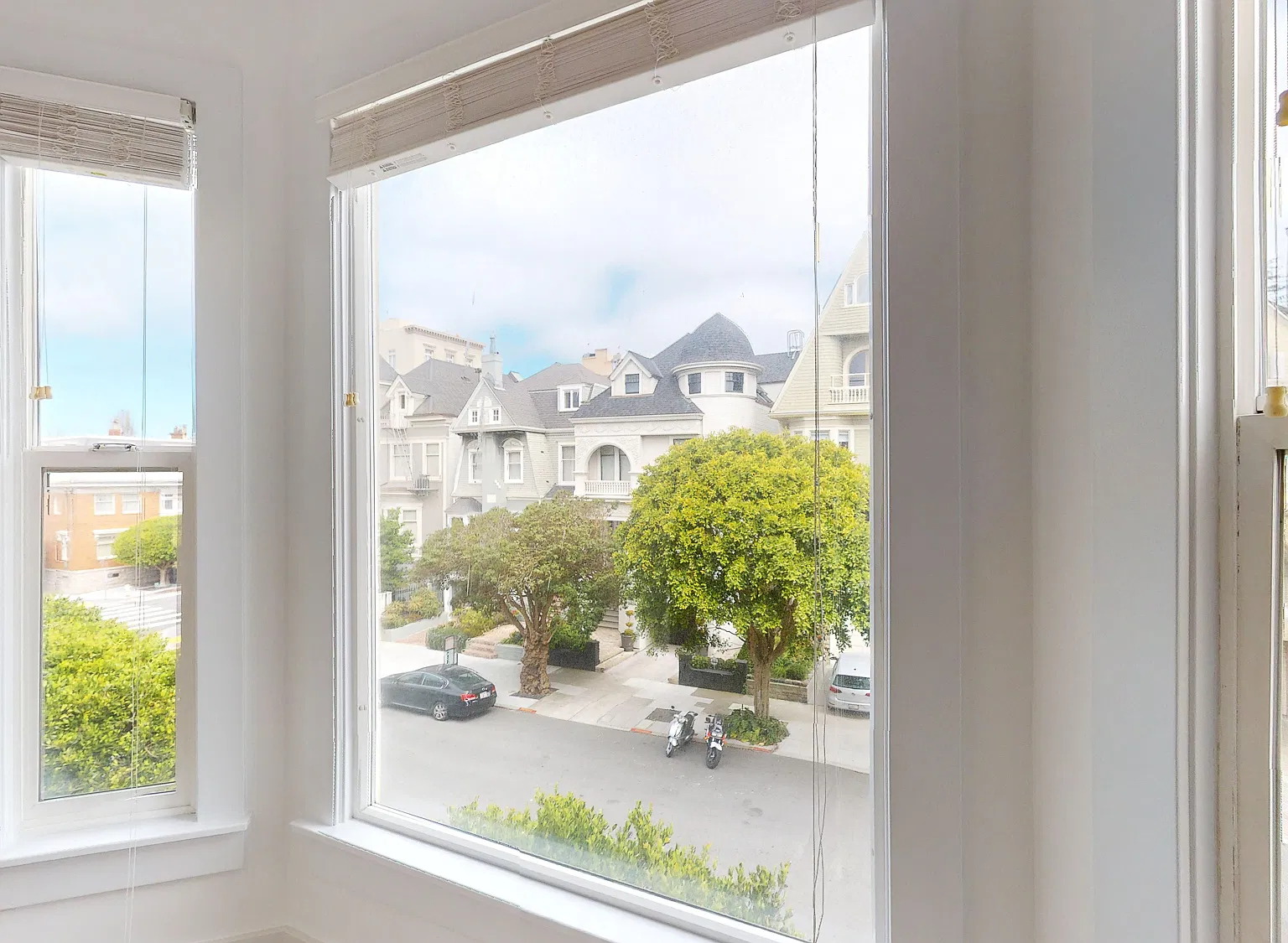 Charming 2BR/1BA Apartment in Pacific Heights — Photo 4