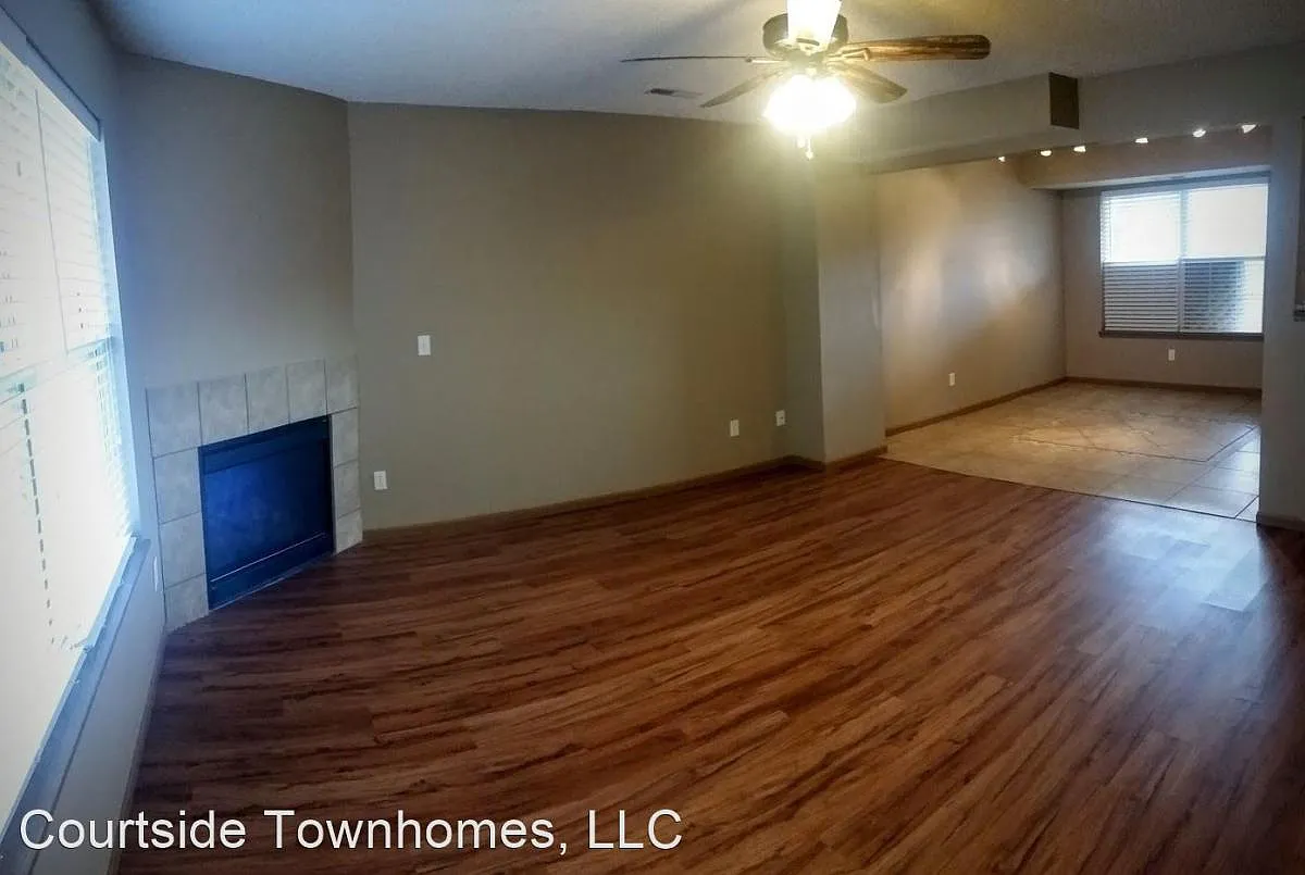 Courtside Townhomes — Photo 3