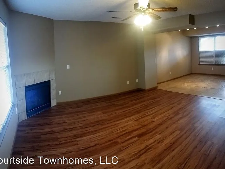 Courtside Townhomes — Photo 3
