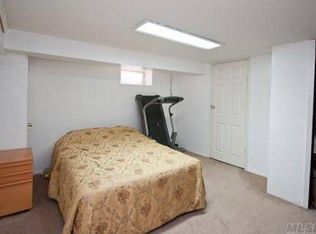 62 Carl St, Valley Stream, NY 11580