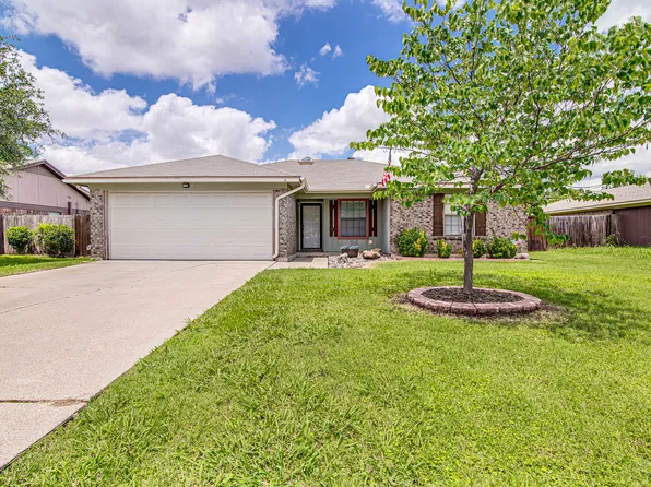 937 Springhill Dr, Burleson, TX 76028