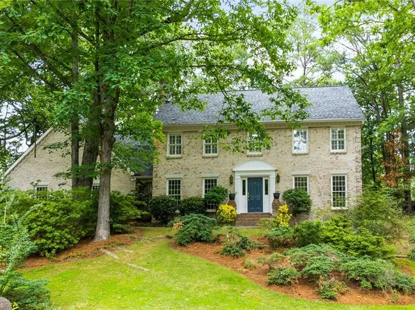 265 Brackenwood Cir, Sandy Springs, GA 30328