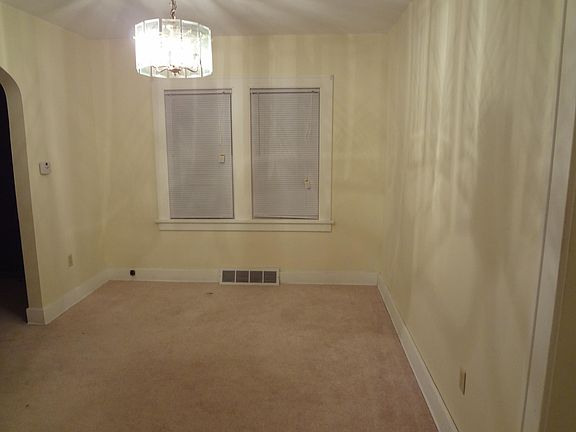 dining room 10 ft x 13 ft