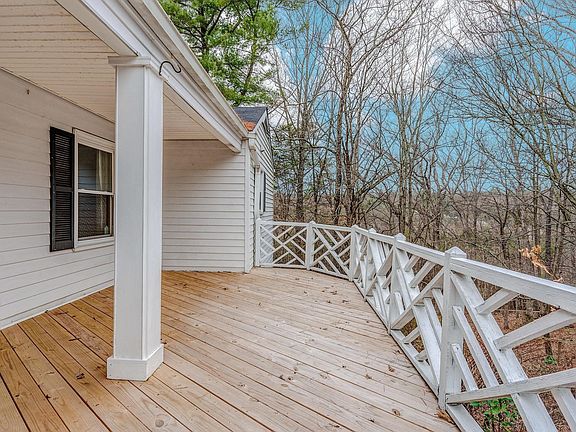 4th image of 943 Old Court Ln SW