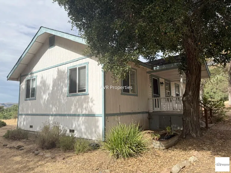 10540 Foothill Rd — Photo 1