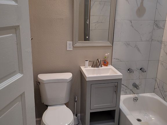4th image of 2202 8th Ave #2202