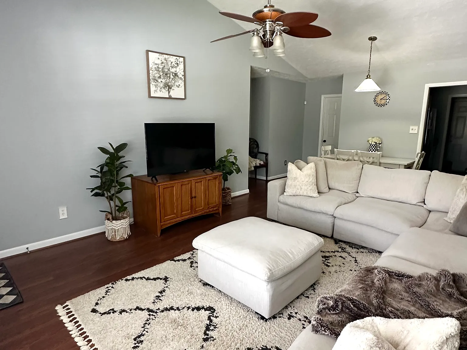 2 bed, 950 sqft, $1,185 — Photo 2