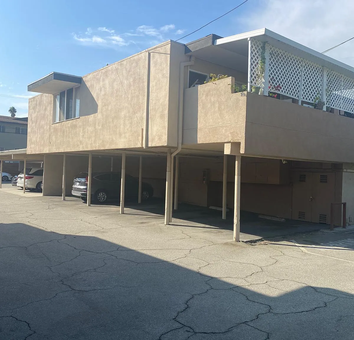 1014 W. Huntington Dr. — Photo 3
