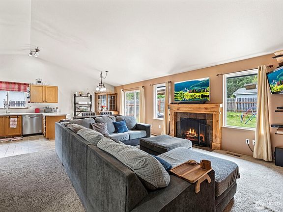 3rd image of 183 Baumgartner Place N