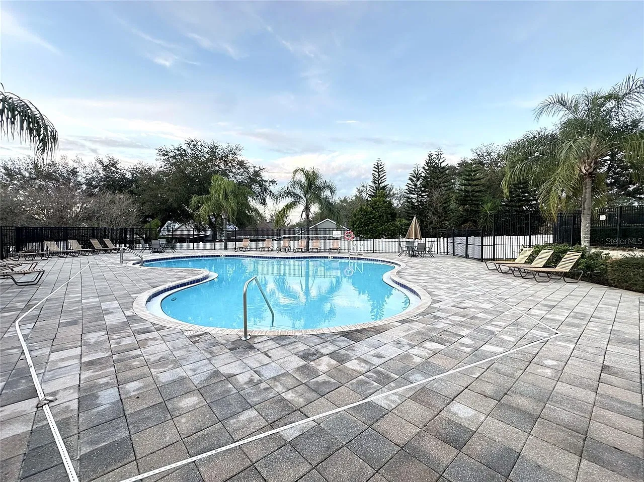 3 bed, 1408 sqft, $2,200 — Photo 3