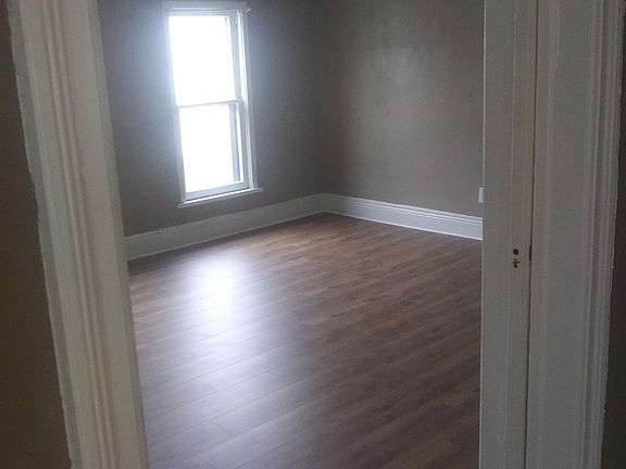 4th image of 616 W 22nd St
