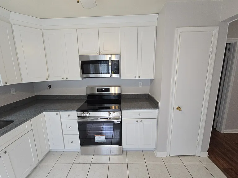 5360 Chatham Hall Dr — Photo 14