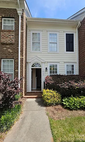 1067 Writers Way Photo 1